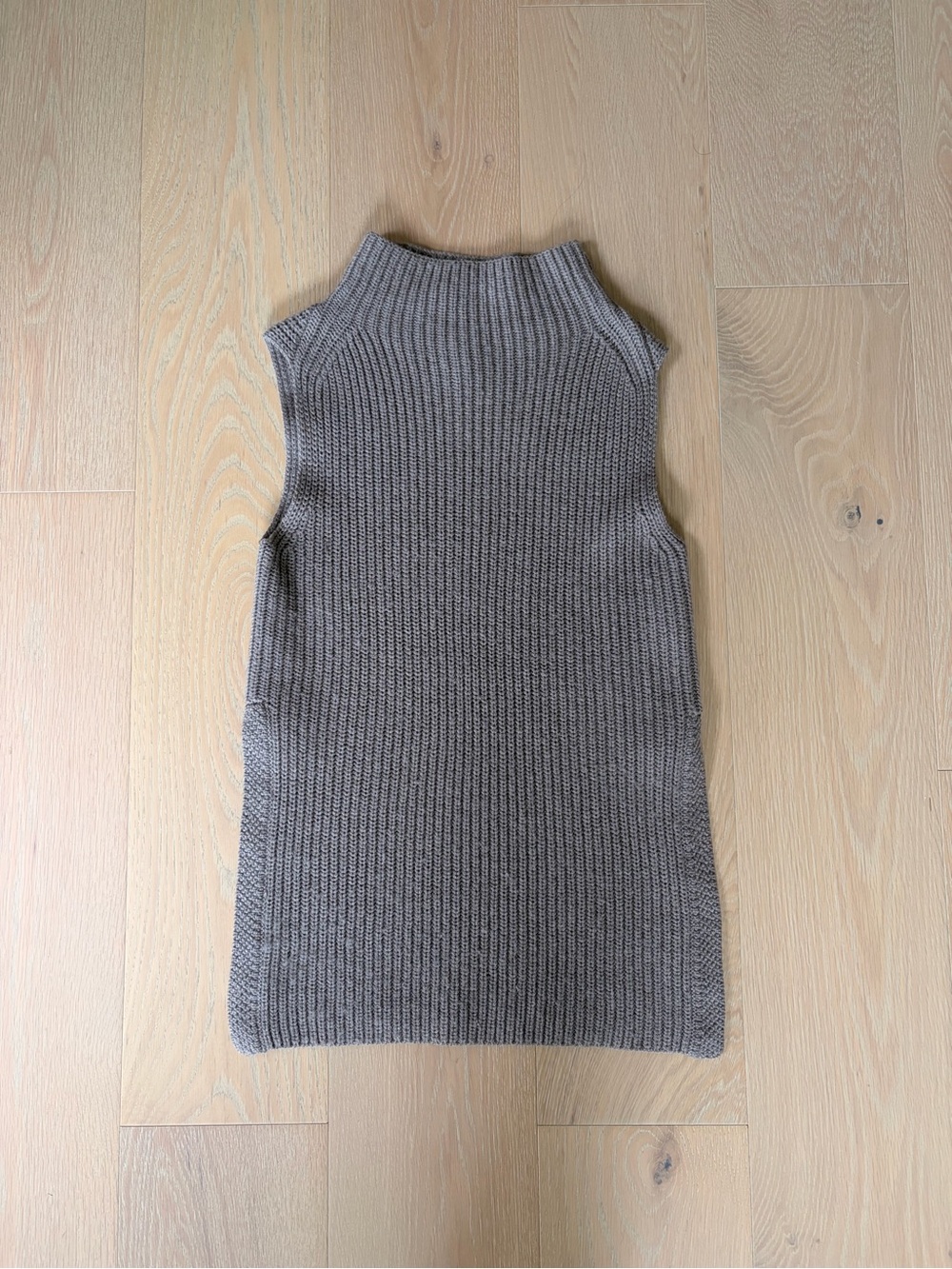 Wilfred 100% Merino Wool Sleeveless Mock Neck Sweater M
